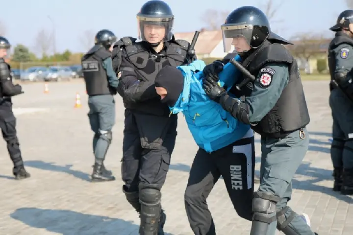 policijos mokykloje riaues