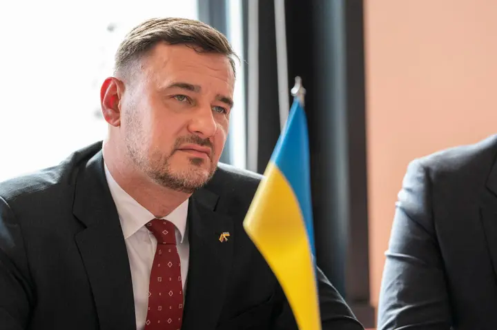 ukrainos ambasadorius j e petro beshta