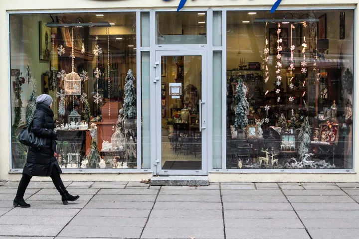 Kalėdiniai Kauno parduotuvių ir kavinių papuošimai