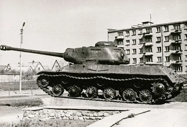 Sunkusis tankas IS-2