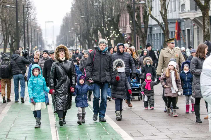 Kaunas švenčia Vasario 16-ąją, eisena ir minėjimas Karo muziejuje