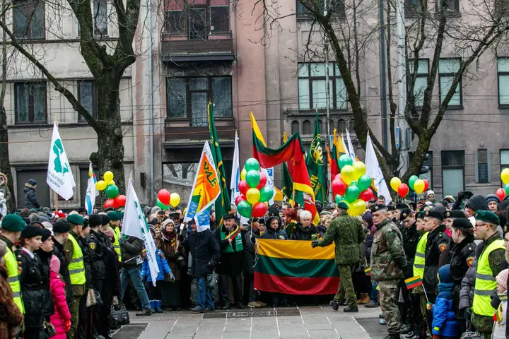 Kaunas švenčia Vasario 16-ąją, eisena ir minėjimas Karo muziejuje