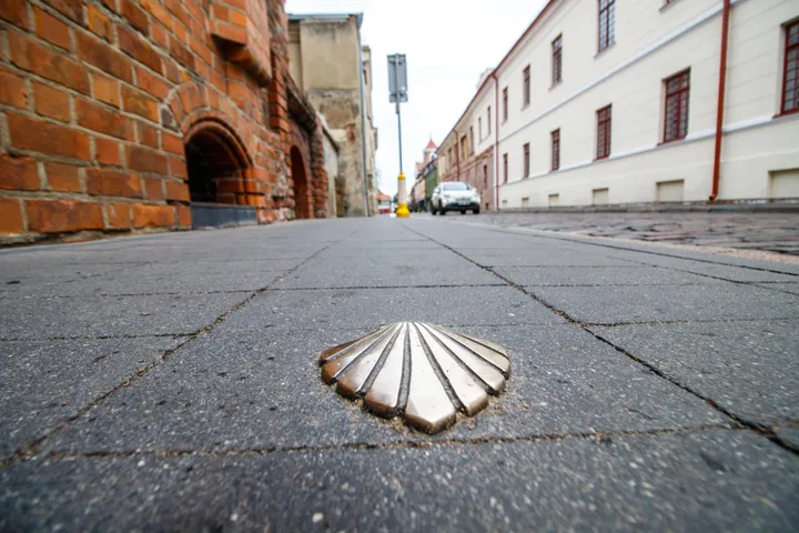 Šv. Jokūbo kelią Kaune žymi bronzinės kriauklės