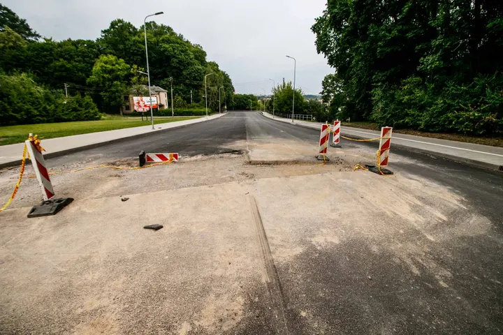 Išrausta Veiverių gatvės nuokalnė