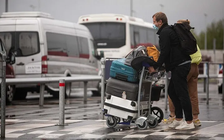 Turistai, oro uostai, atvykimas