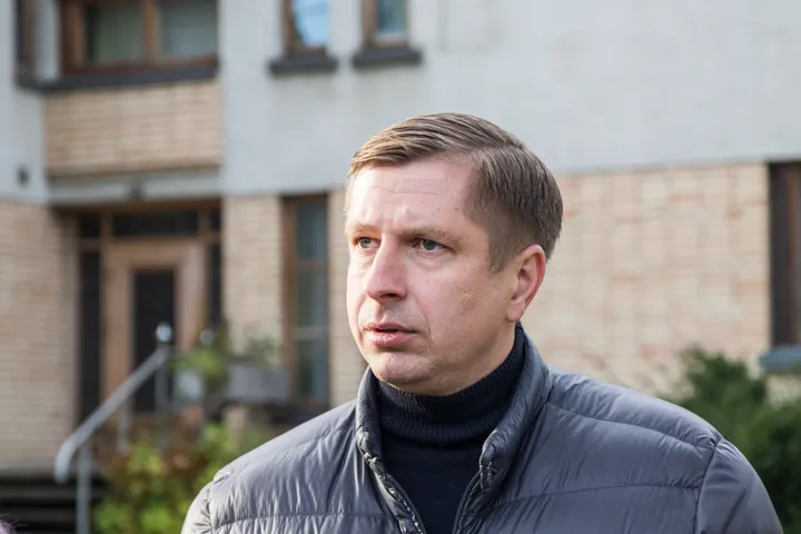 Prie griaunamo namo Perkūno alėjoje susirinko žmonės
