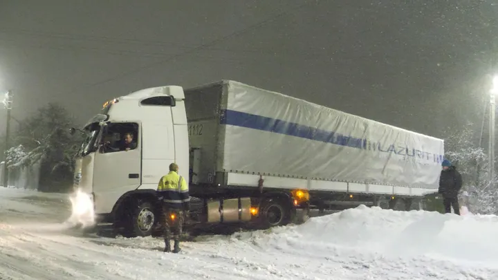 Eismas Amalių aplinkkelyje  / „Kas vyksta Kaune“ nuotr.