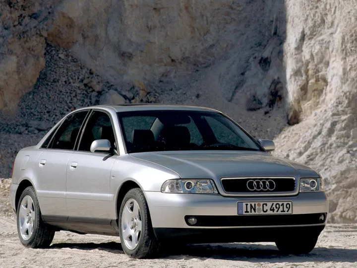 220820 audi a4