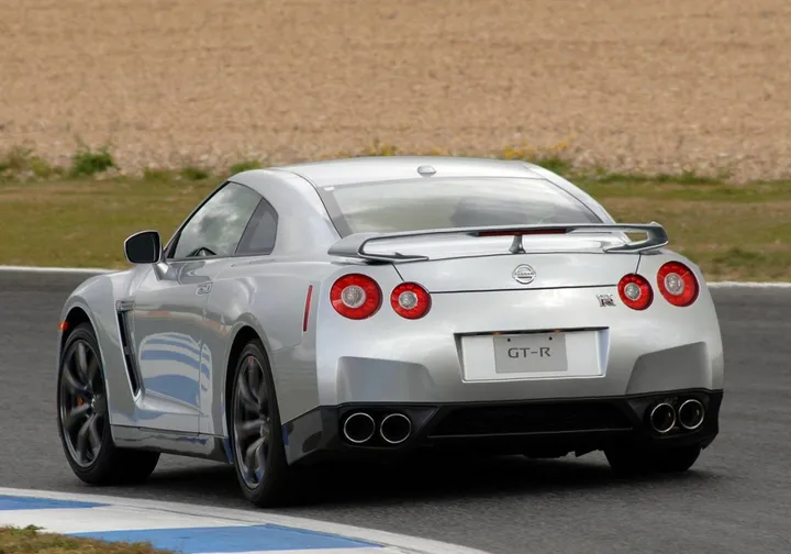 220906 nissan gtr