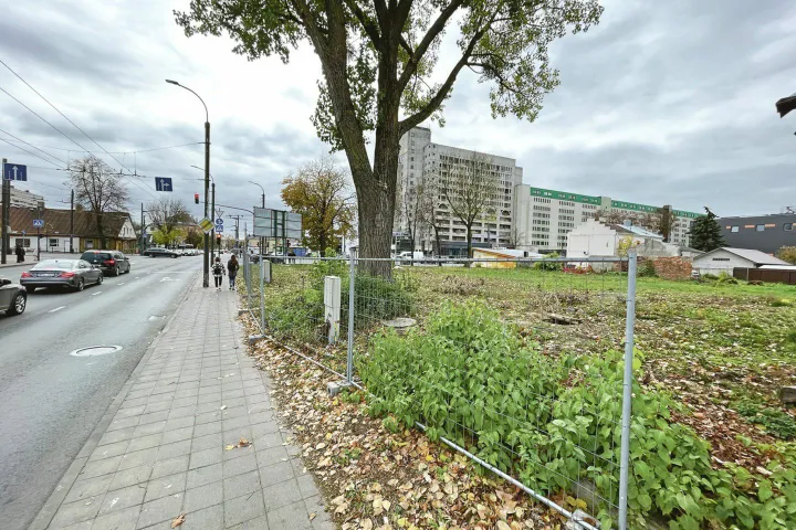 Utenos g. 1-ajame sklype seniau stovėjo medinis namas / M. Patašiaus nuotr.