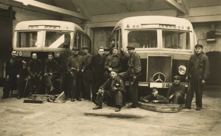 Kauno miesto savivaldybės garažo dirbtuvėse. 1939 m. / Privati kolekcija