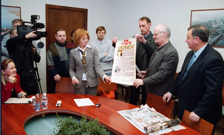 Lobis ant Milikonių kalno - kapsulė