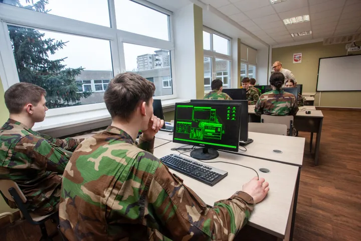 Generolo Povilo Plechavičiaus kadetų licėjaus užsiėmimai / E. Bartulio nuotr.