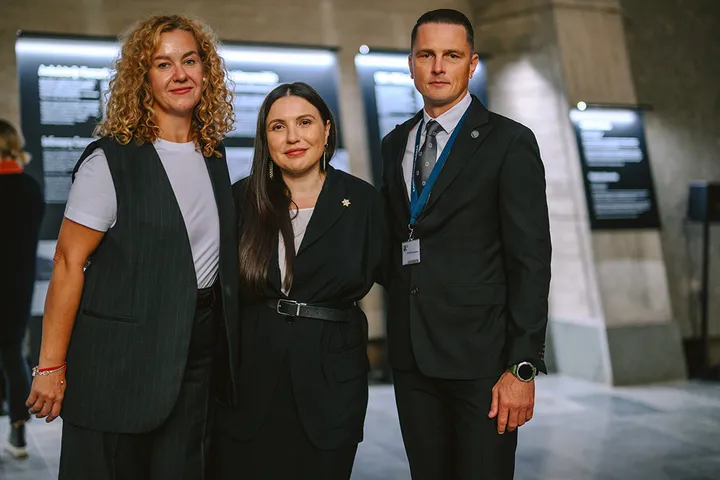 Iš kairės – vyriausioji parodos kuratorė Mariia Mizina, Nacionalinio istorinio memorialinio draustinio „Babin Jar“ vadovė Roza Tapanova ir Kauno IX forto muziejaus direktorius Marius Pečiulis./ A. Aleksandravičiaus nuotr.