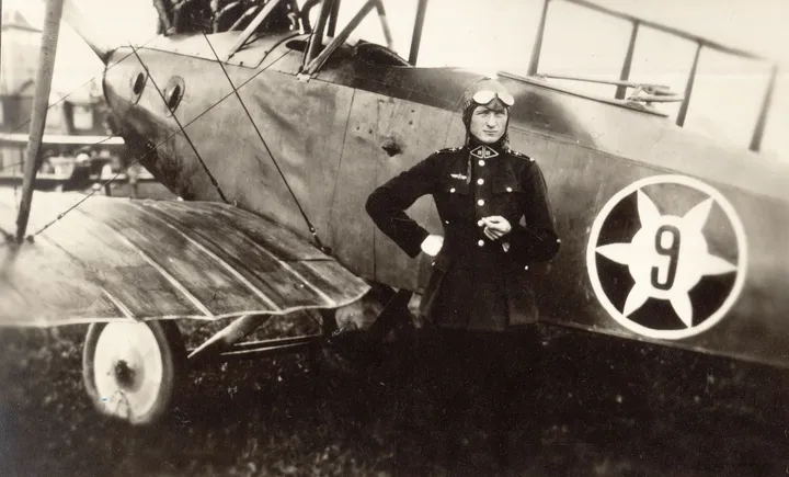 Karo lakūnas ltn. Steponas Darius prie žvalgybos lėktuvo SVA-10, 1925 m. gegužės mėn.