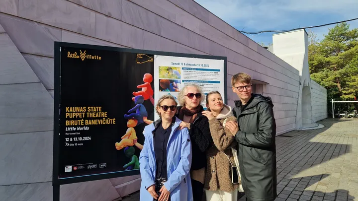 Pasaulėlių komanda su rež. B. Banevičiūte Paryžiuje./Teatro nuotr.