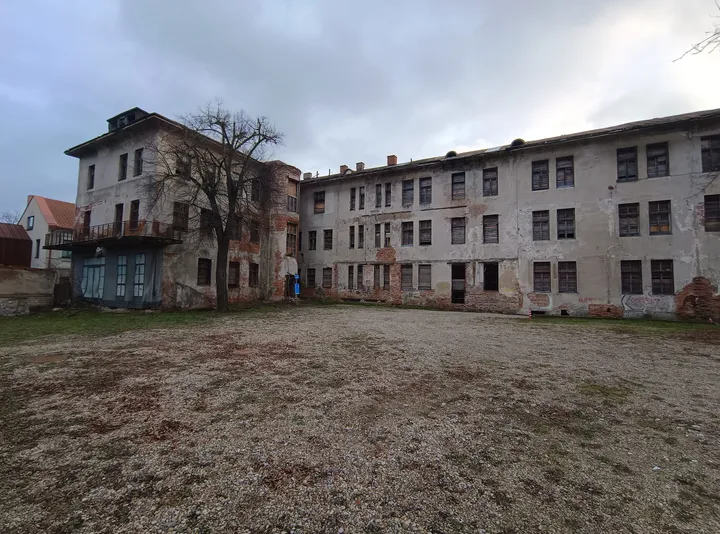Apleista senoji žydų ligoninė / A. Znamerovskio nuotr.