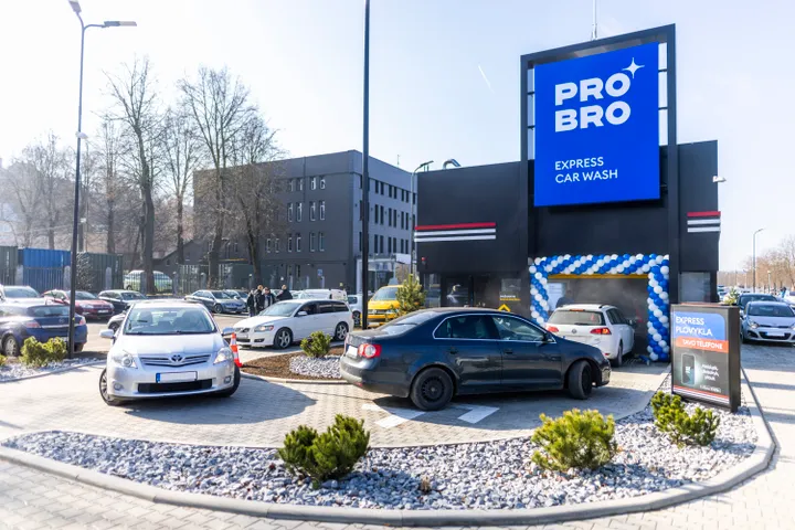„PRO BRO Express“ tunelinė automobilių plovykla / Organizatorių nuotr.