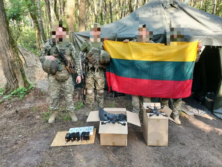 kariai ukrainoje su iranga isigyta uz akcijos radarom parama blue yellow