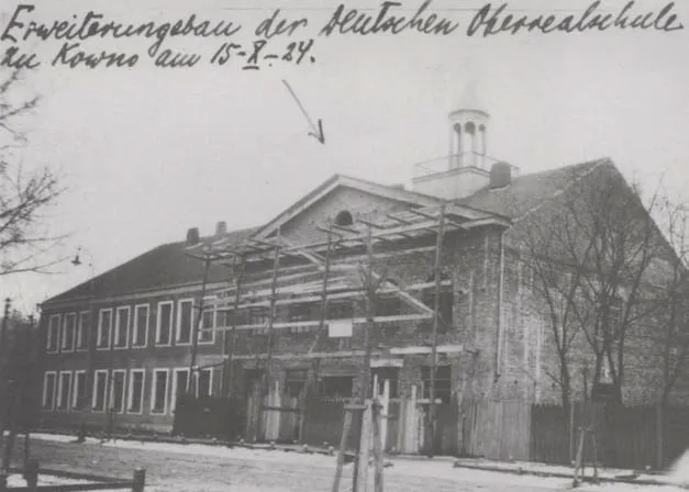 Kauno vokiečių gimnazijos pastatas. 1924 metų spalio 15 diena. Nuotrauka iš H. Stossun, Die Deutsche Oberrealschule bzw. das Deutsche Gymnasium in Kaunas (2003) / kaunomuziejus.lt nuotr.