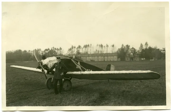A. Gustaitis prie savo ANBO_Aviacijos muziejaus nuotr._Limis
