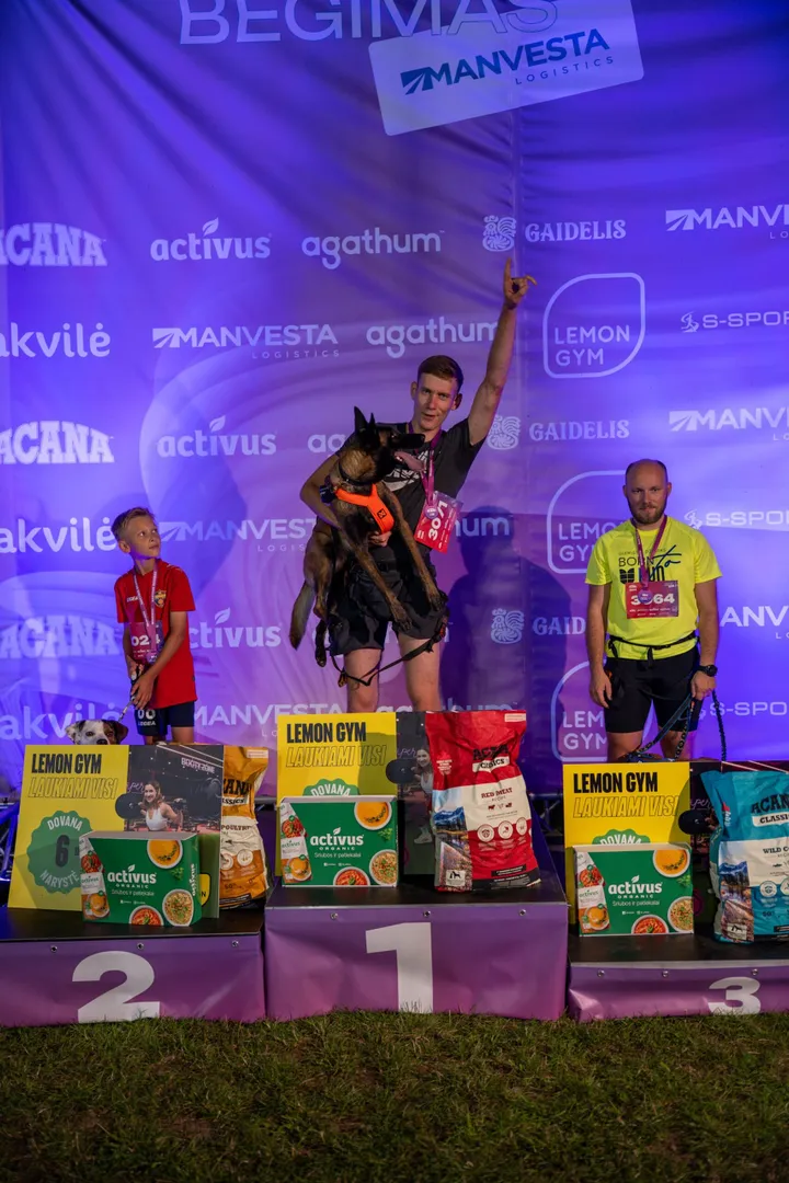 Šunų varžybų prizininkai / Organizatorių nuotr.