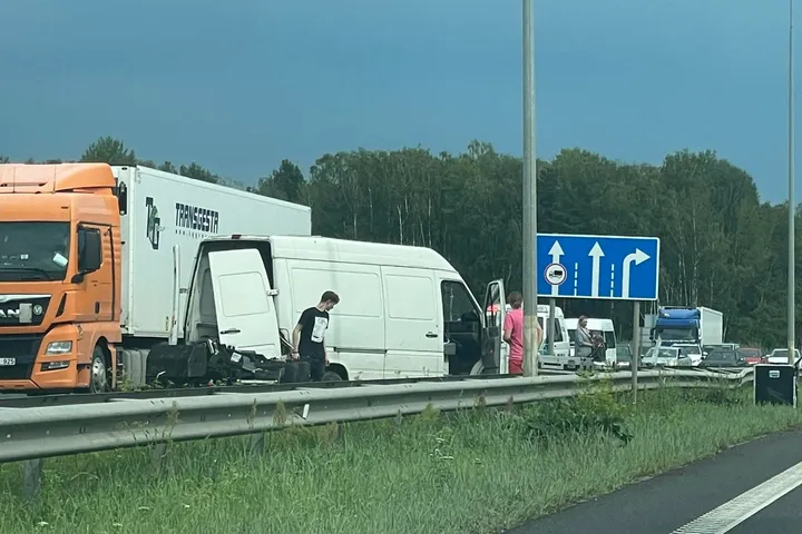 Avarija kelyje Vilnius-Kaunas / Skaitytojų nuotr.