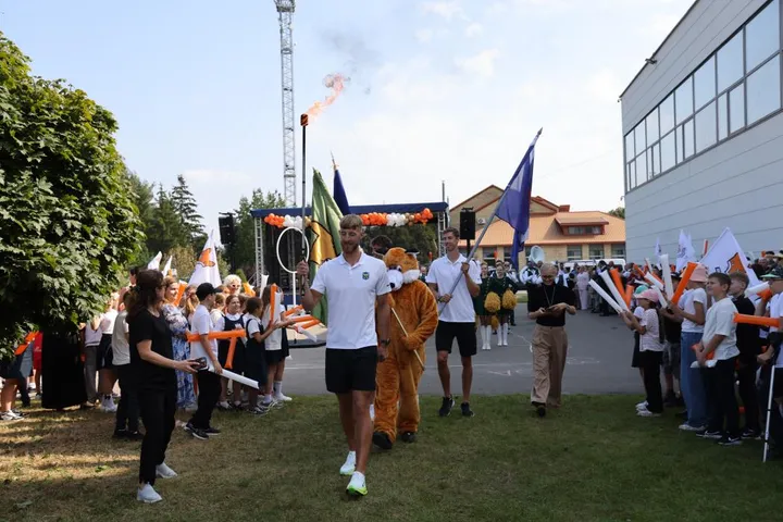 Lapėse atvertas atnaujintas stadionas / KRS nuotr.