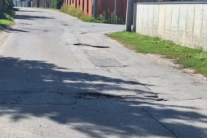 Prasta kelio būklė Mosėdžio gatvėje / Skaitytojų nuotr.