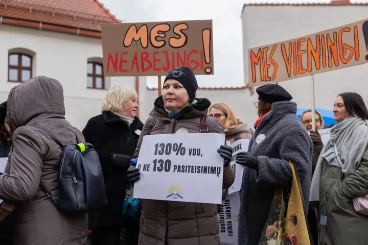 Mitingas prie Švietimo, mokslo ir sporto ministerijos / P. Adamovič / BNS nuotr.