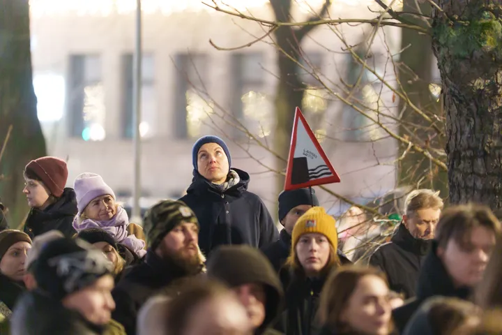 Tūkstantinė kauniečių minia susirinko palaikyti protestuojančių žurnalistų / R. Tenio nuotr.