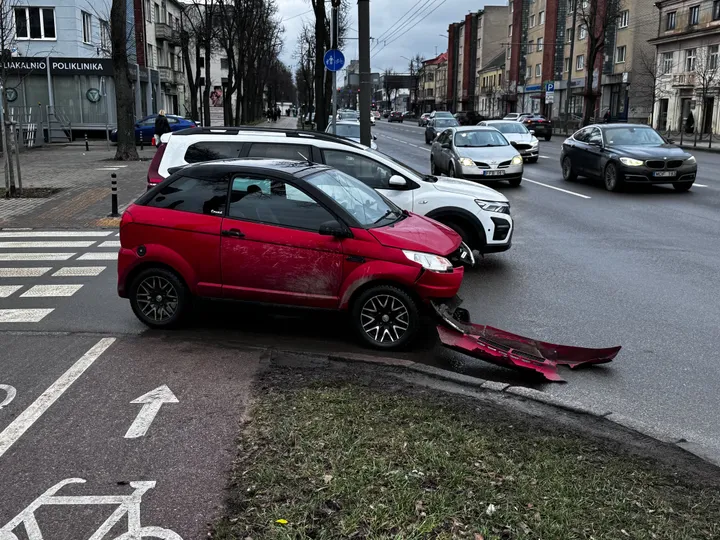AM kategorija,  Avarija Savanorių pr. / Skaitytojo nuotr.