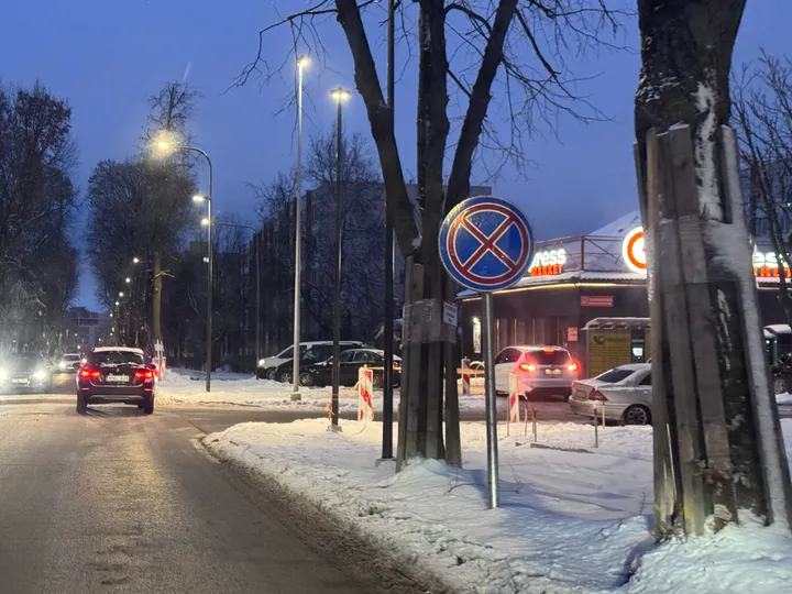 Keisti ženklai Kalniečių gatvėje / Kas vyksta Kaune skaitytojų nuotr.