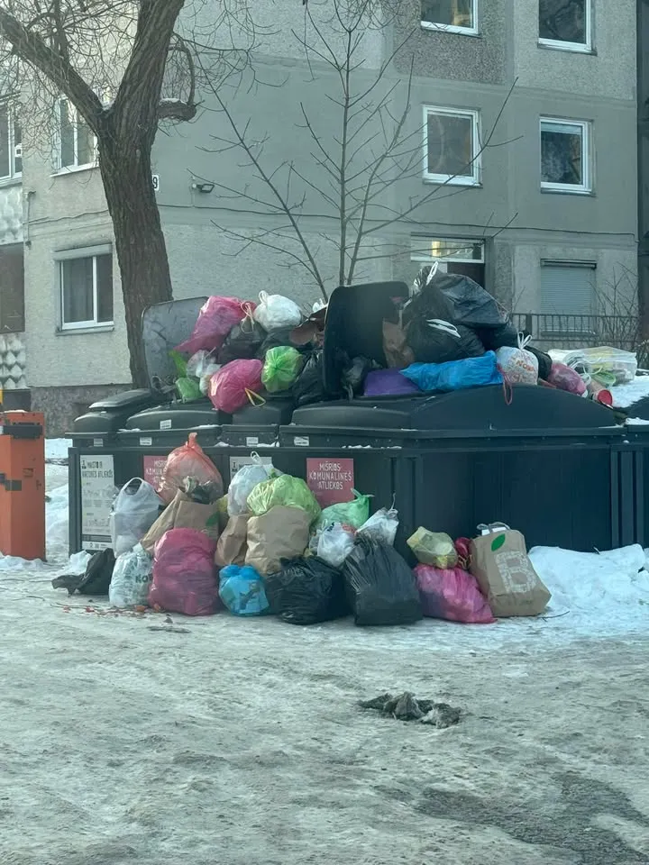 Neišvežtos šiukšlės / skaitytojo nuotr.