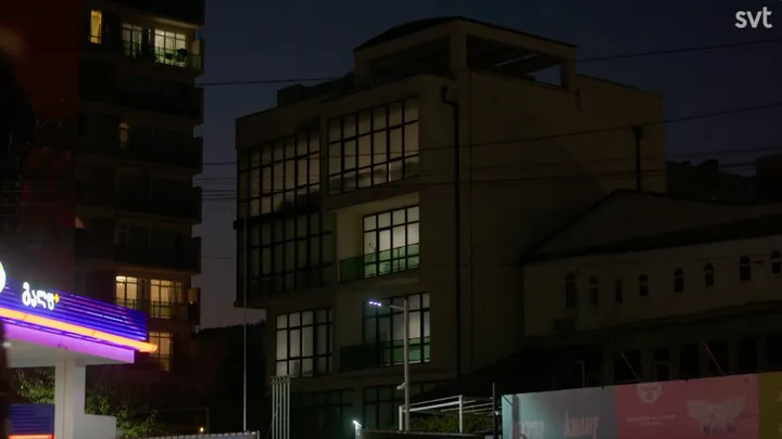 Sukčių skambučių centras Tbilisyje / stopkadras iš tyrimo „Sukčių sindikatas“ / „Siena“, SVT