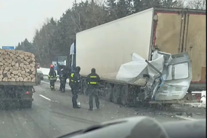 Avarija A1 / „Facebook“ grupės stop kadr.