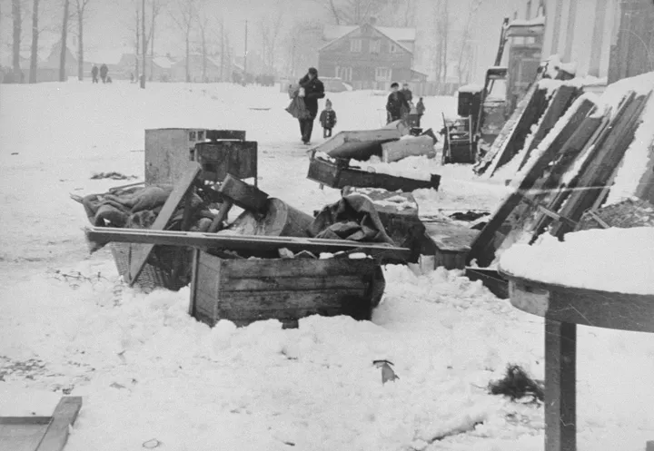 Kalinių daiktai sniege / Jungtinių Valstijų Holokausto Memorialinio muziejaus fondų nuotr.