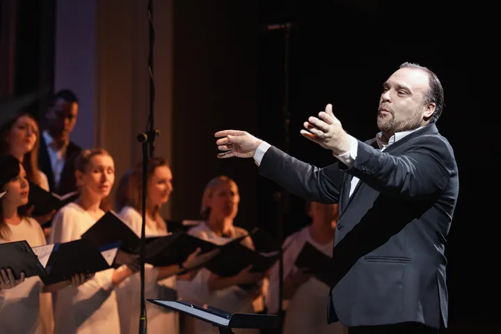 Choro „Kamertonas“ vadovas K. Jakeliūnas / Organizatorių nuotr.