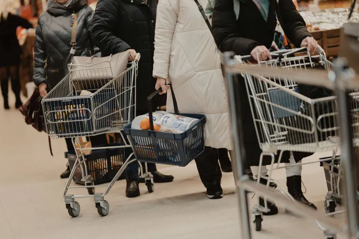 „Maximos“ pirkėjų pirkinių krepšeliai