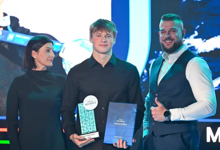 Sigita Špokienė, Tajus Juška ir Karolis Banaitis / „LTU Aquatics“ nuotr.