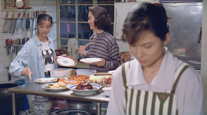 „Valgyti, gerti, vyras, moteris“ / Stop kadras