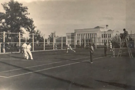 1938 m. teniso kortai priešais Kūno kultūros rūmus / Archyvo nuotr.