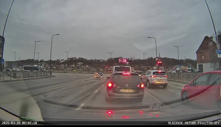 Aptverta duobė Birštono gatvėje / Skaitytojo nuotr.