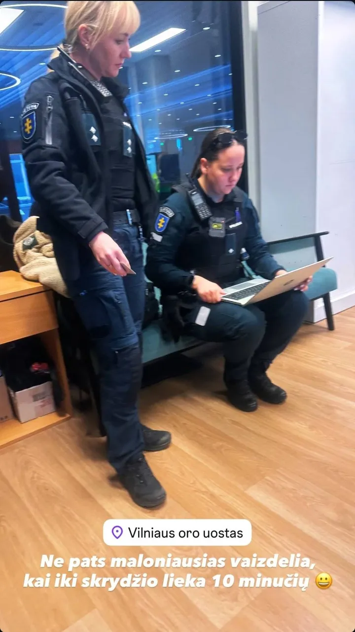 Manto Bertulio sulaikymas Vilniaus oro uoste / Asm. albumo nuotr.