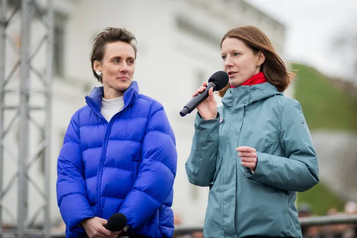 Protestas „Šalin rankas“ Katedros aikštėje