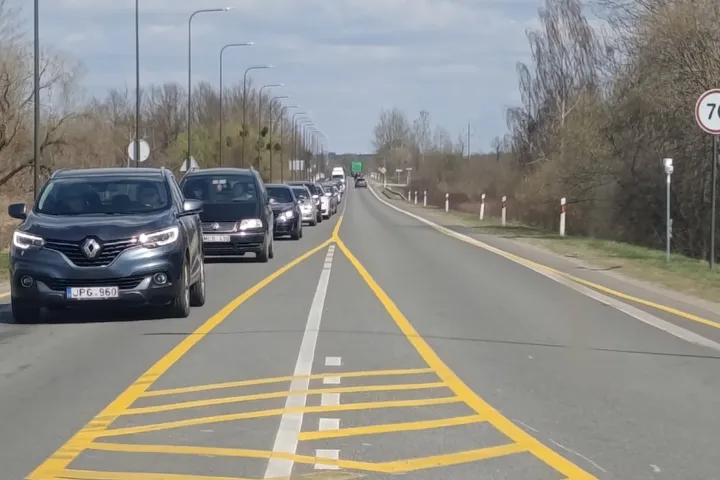 Savaitgalinės spūstys Vaišvydavoje / Skaitytojų nuotr.