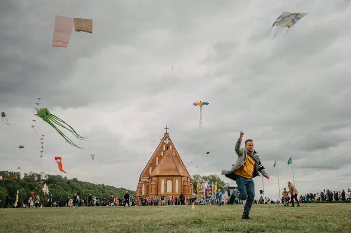 Tarptautinis aitvarų festivalis „Tarp žemės ir dangaus“ / Organizatorių nuotr.