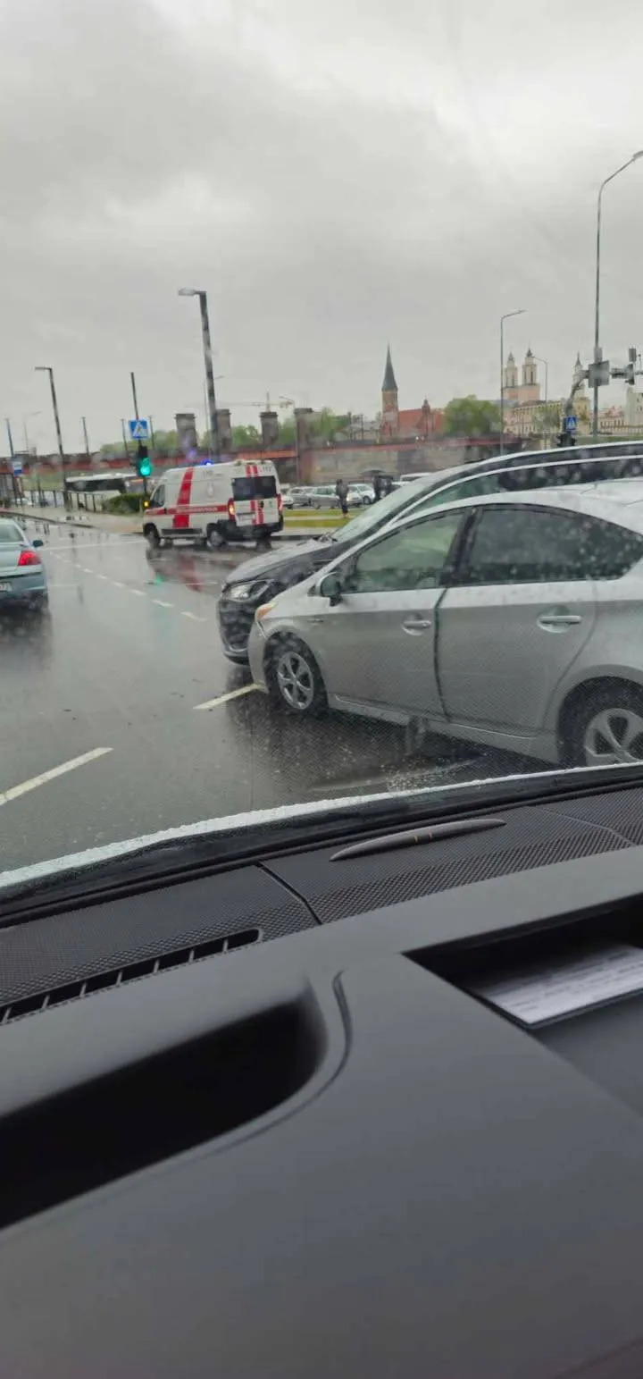 Avarija Veiverių gatvėje / Skaitytojo nuotr.