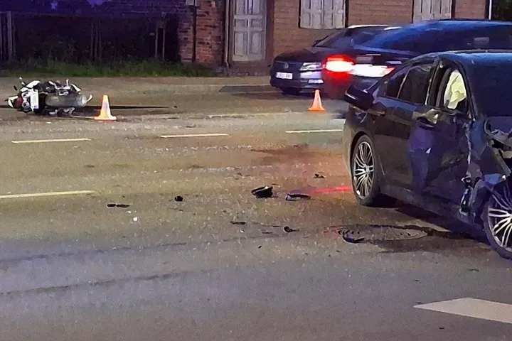 „BMW“ ir motociklininko avarija / Delfi.lt / M. Prekevičiaus nuotr.