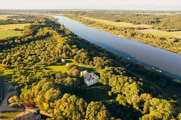 Žemosios Panemunės dvaras iš paukščio skrydžio / Nacionalinio pilių ir dvarų kultūros kelio archyvas